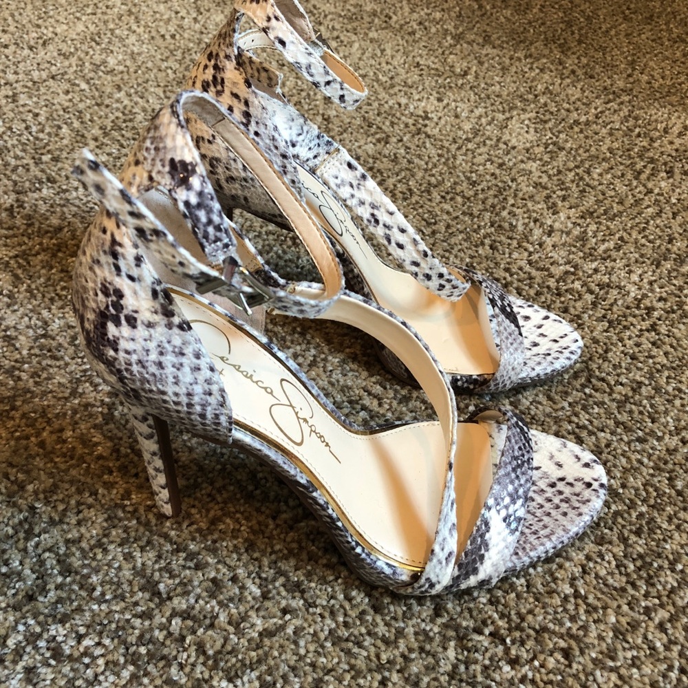 Jessica Simpson snake heels 7.5